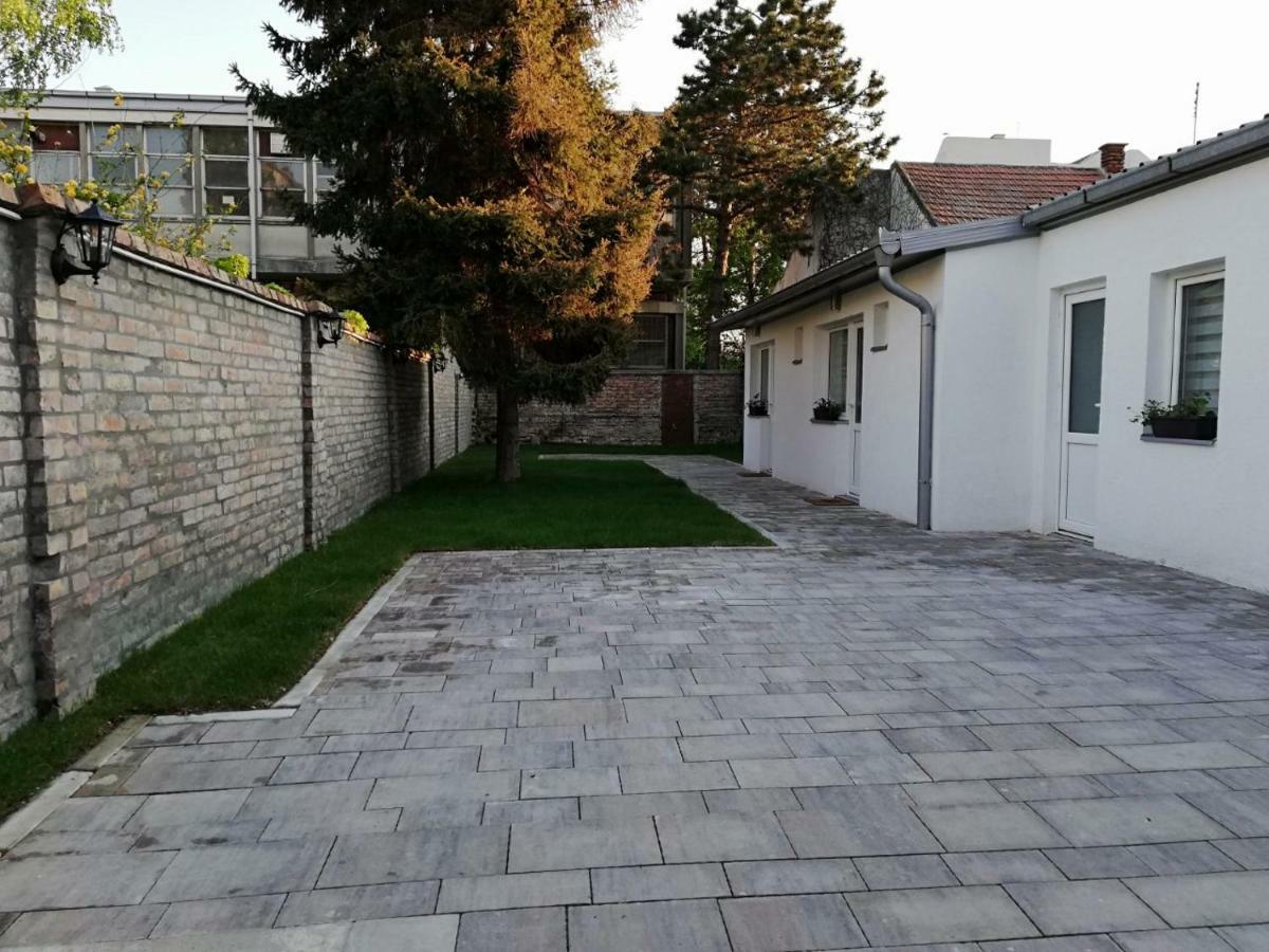 Rooms Jelena Zrenjanin Bagian luar foto