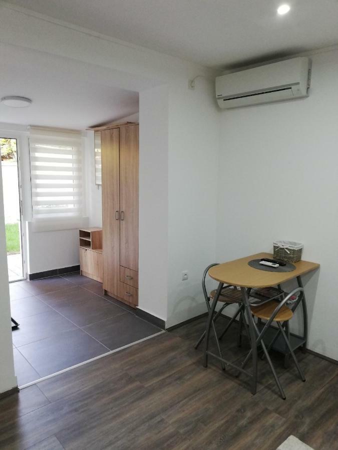 Rooms Jelena Zrenjanin Bagian luar foto