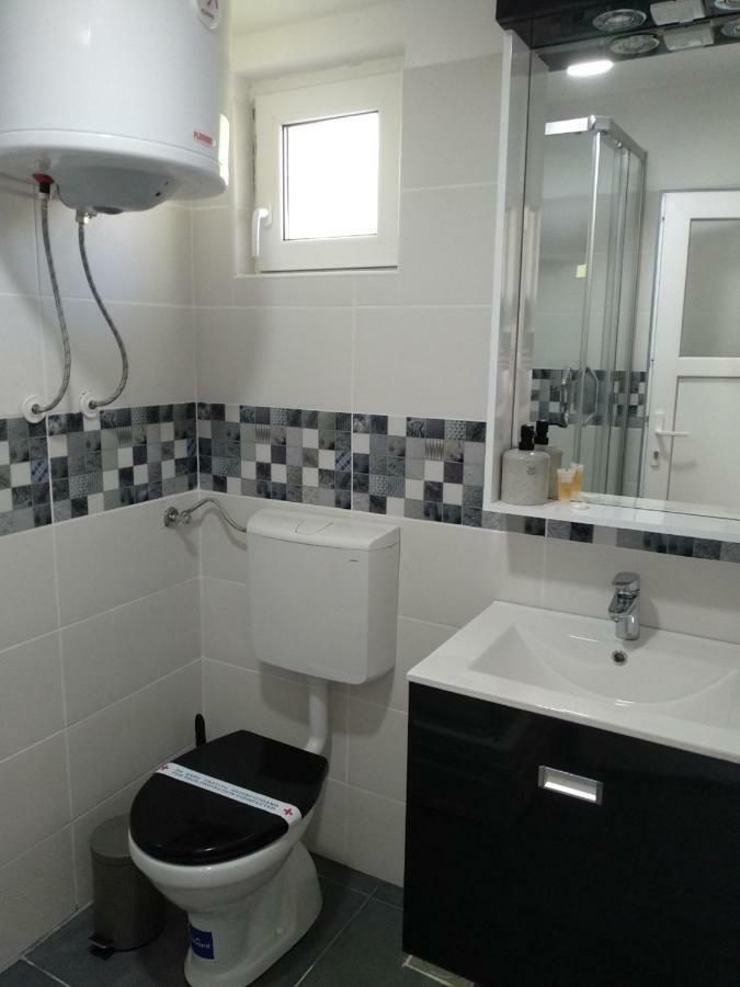 Rooms Jelena Zrenjanin Bagian luar foto